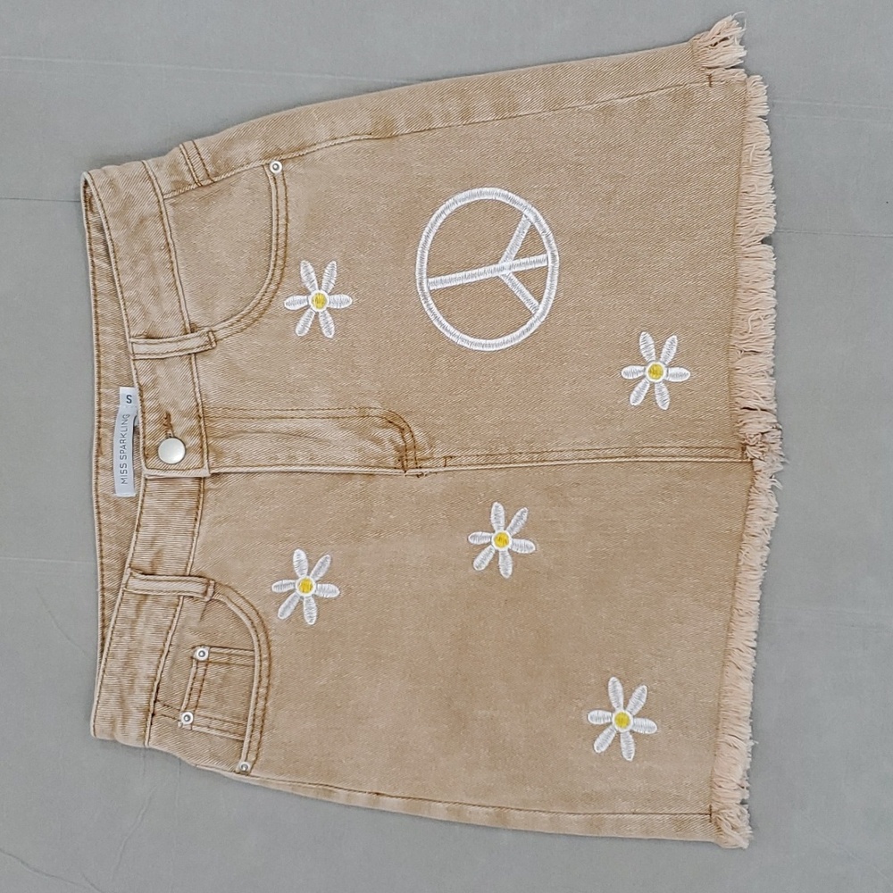 Miss Sparkling Tan Daisy & Peace Sign Mini Skirt